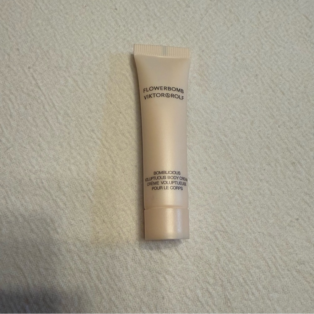 Viktor & Rolf Flowerbomb Flower BombTravel Set - Lotion Body Balm - Picture 8 of 9